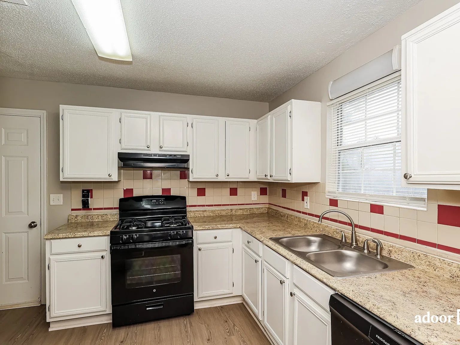 3 bed, 2.5 bath, 1845 sqft, $2,095 — Photo 3