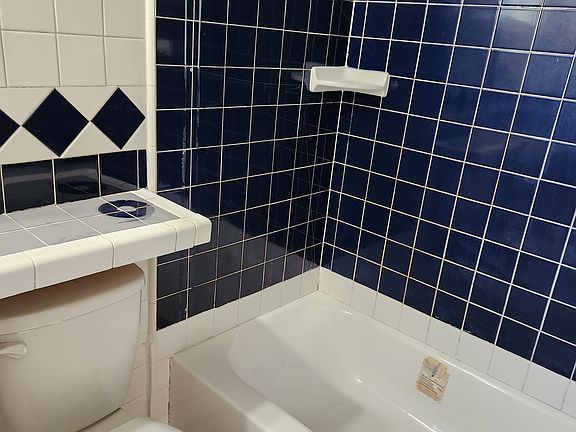 3rd image of 2758 Sussex Dr #1-2