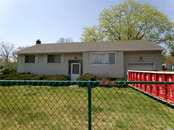 329 Broadway Greenlawn, Huntington, NY 11743