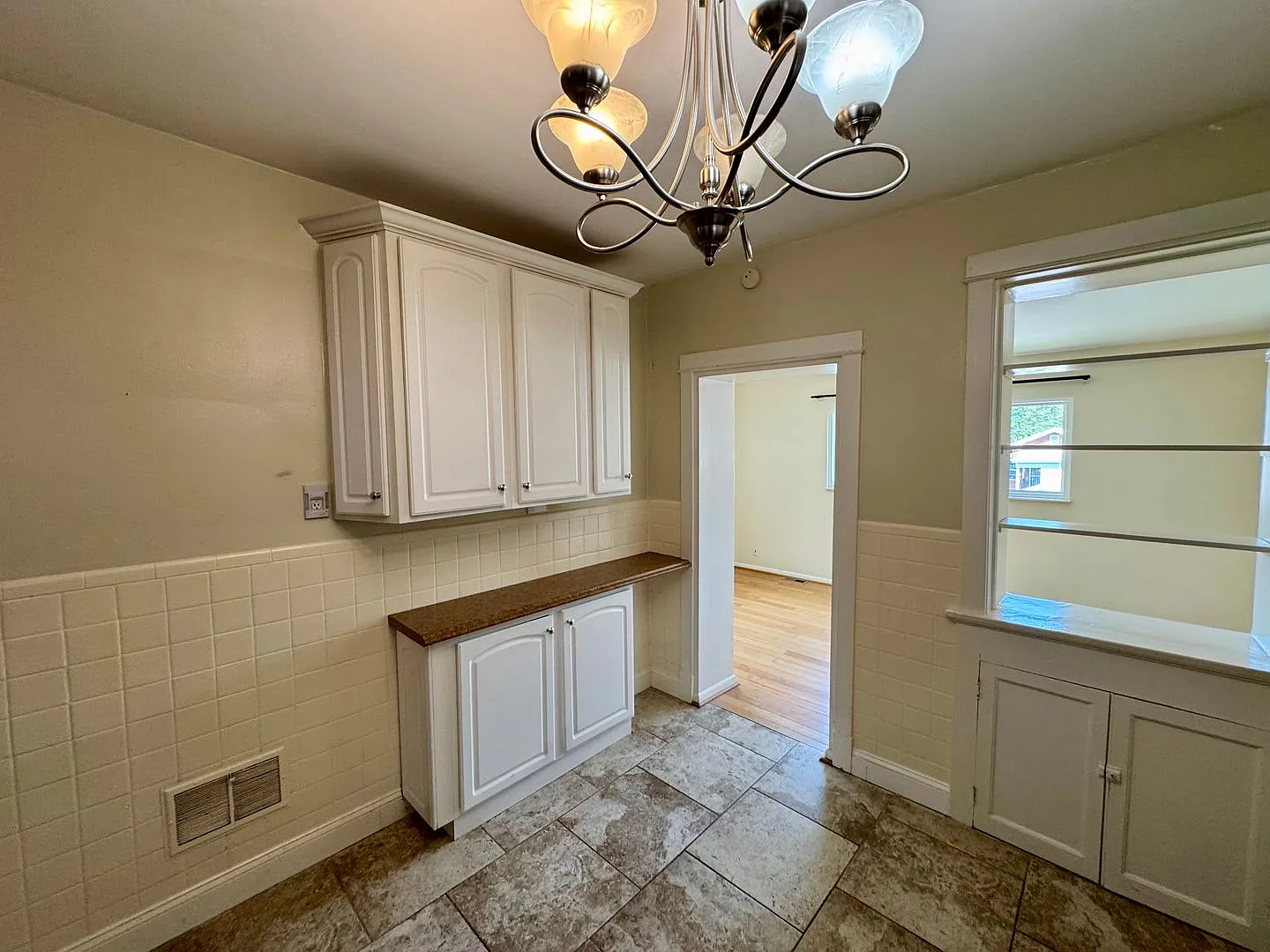 4645 Wilcox — Photo 3