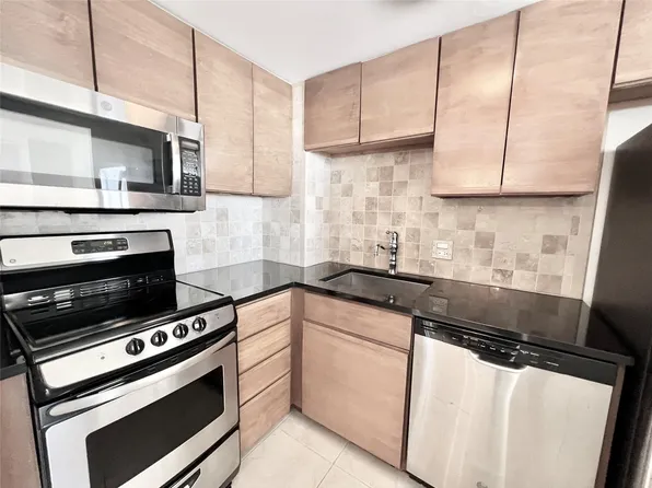 2016 Main St APT 1608, Houston, TX 77002