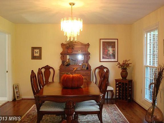 3rd image of 12111 Metcalf Cir
