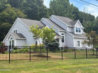 4 Cranston Rd, Troy, NY 12180