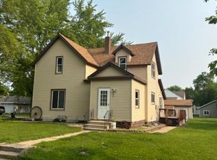 664 12th St, Windom, MN 56101