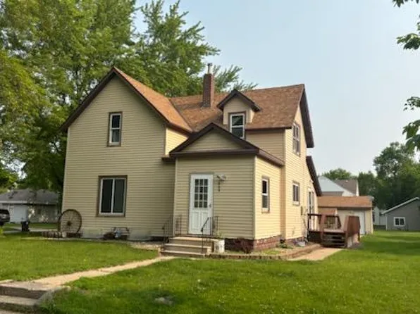 664 12th St, Windom, MN 56101