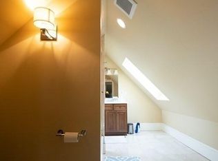 207 Aspinwall Ave #207, Brookline, MA 02445