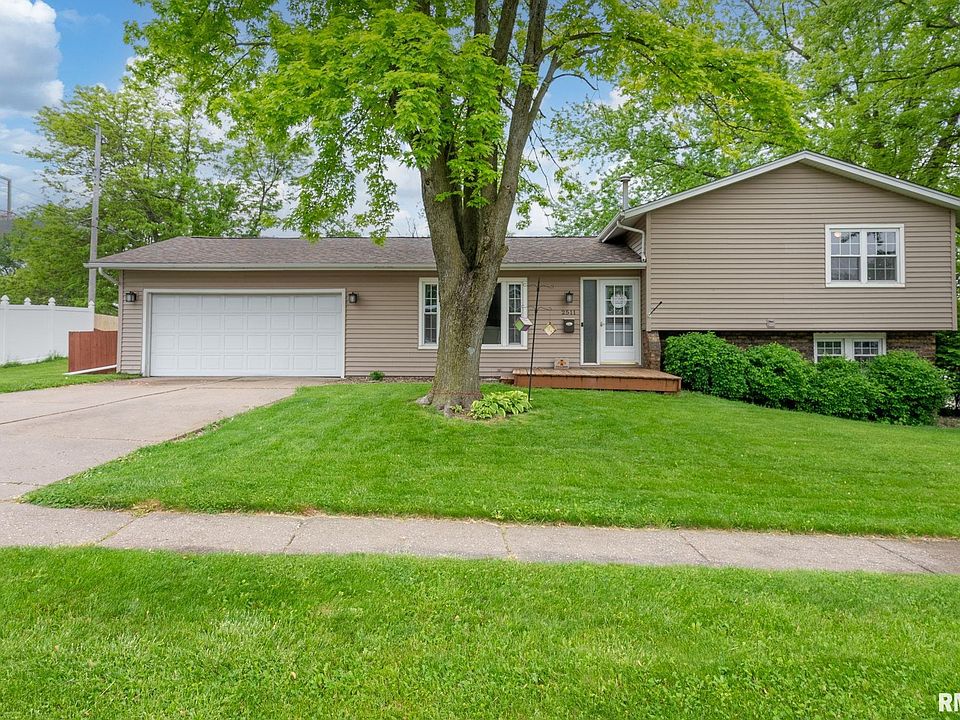 2511 New Lexington Dr, Bettendorf, IA 52722 | Zillow