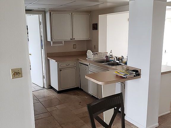 3rd image of 3915 Mainlands Blvd N #3