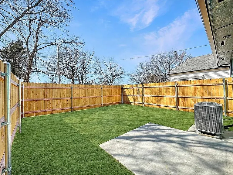 414 N Market Ave — Photo 18