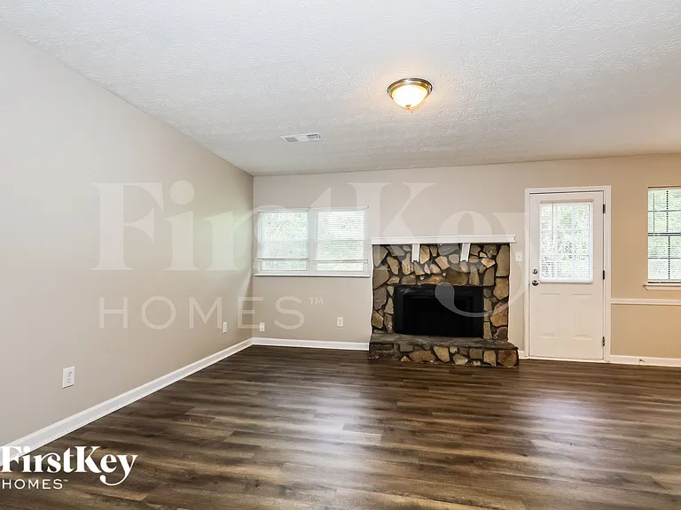 8531 Kendrick Rd — Photo 2