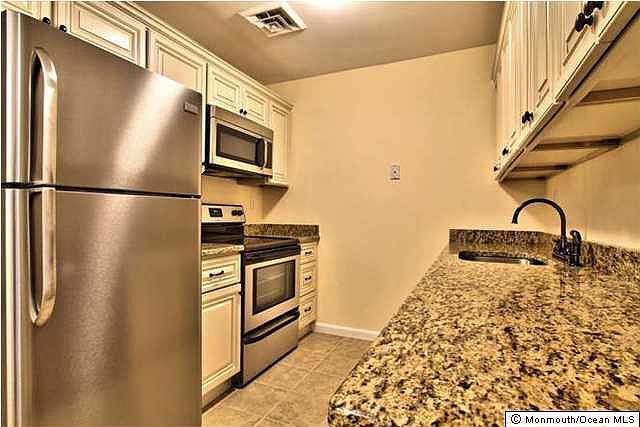 1st image of 944 Aberdeen Drive #B