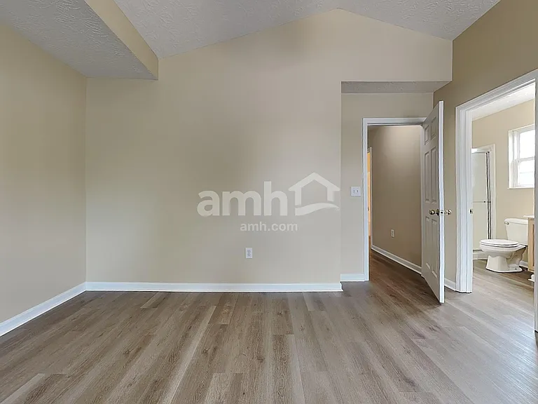 1023 Canterbury Ln — Photo 12