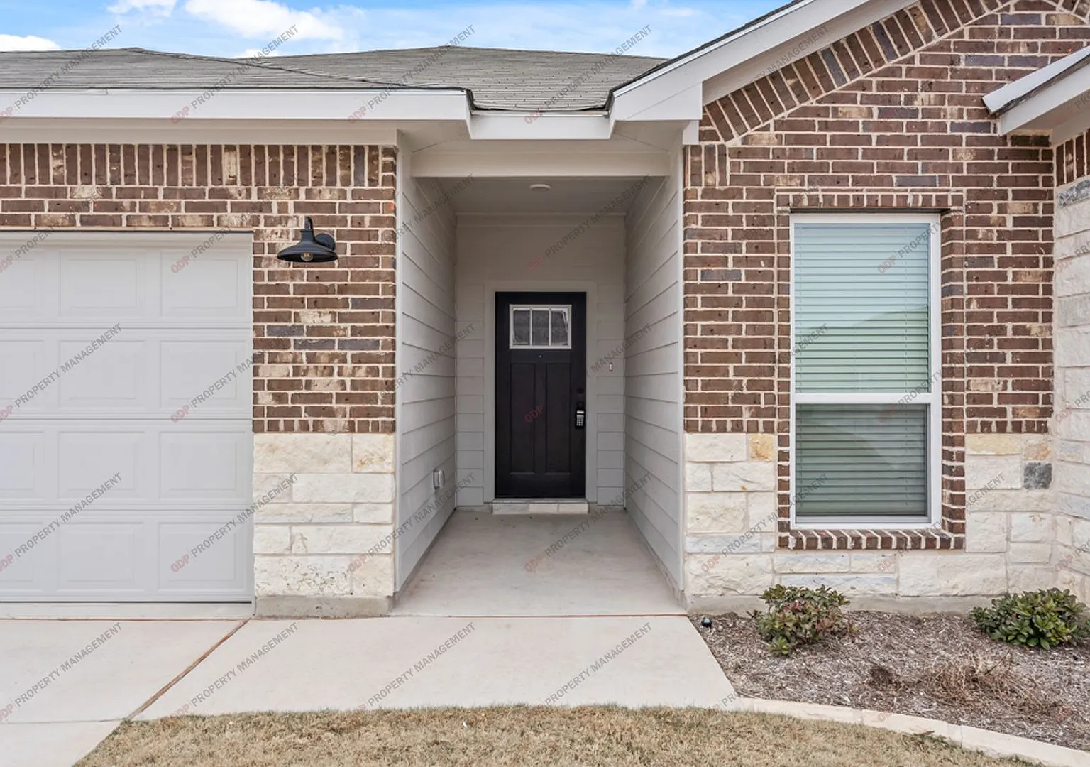 Remarkable 4bed-3bath — Photo 2