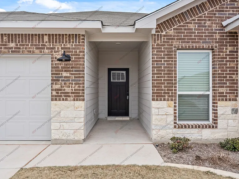 2034 Zabcikville Dr — Photo 1