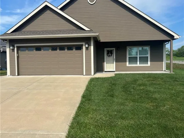 302 S West St, Cameron, MO 64429