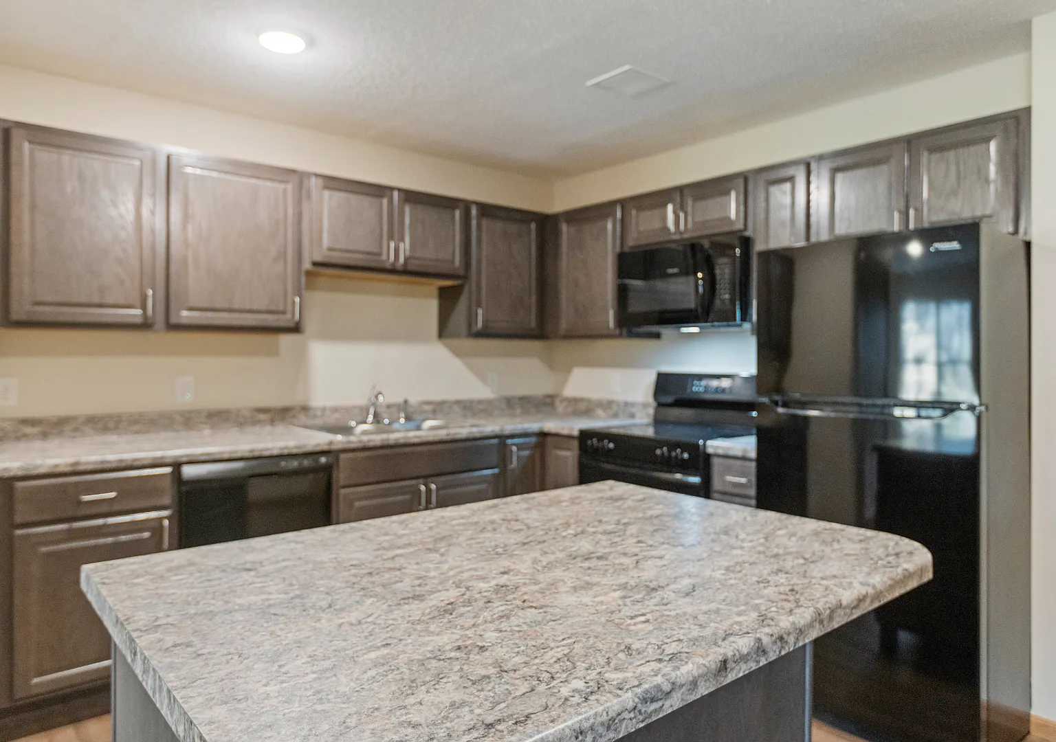 Kenyon Garden Apartments — Photo 3