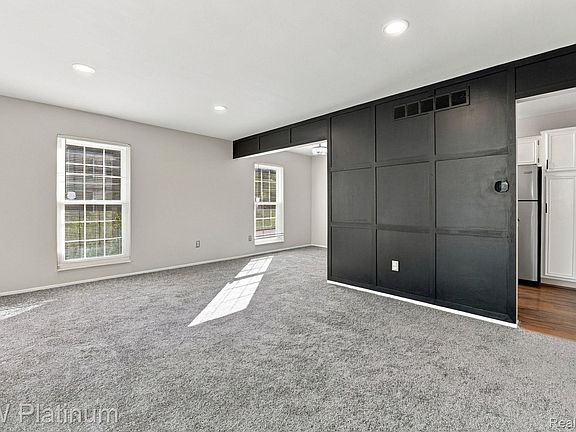 3rd image of 24487 Meadowbridge Dr