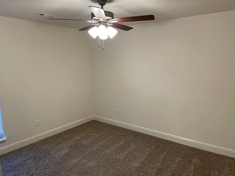 464 Hall Ave — Photo 10