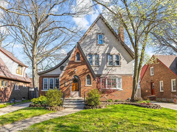 11 Amherst Rd, Pleasant Ridge, MI 48069