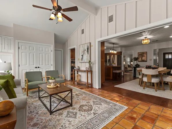 2126 E Lawndale, San Antonio, TX 78209