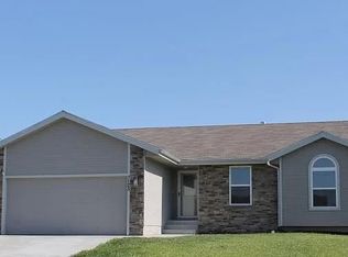 7125 SW 17th St, Topeka, KS 66615