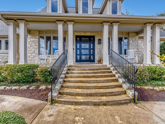 3rd image of 18 Ehrlich Rd