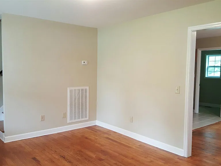 1102 Fowler St — Photo 5