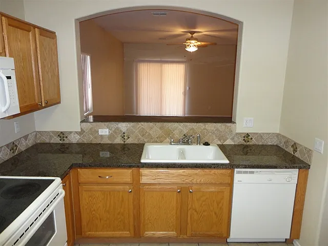 3 bed, 2.0 bath, 1349 sqft, $1,950 — Photo 3