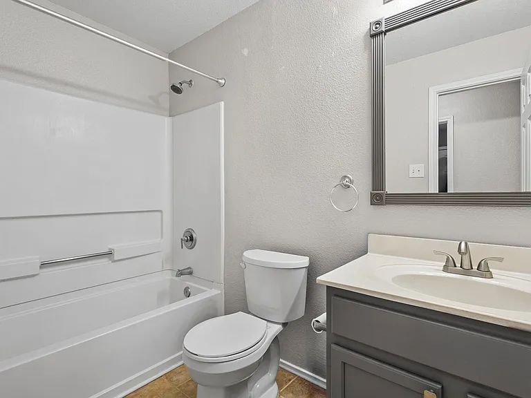 140 Katie Ct — Photo 1