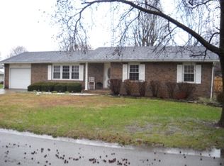 408 April Ave, Carmi, IL 62821