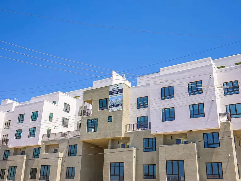 Woodlake Apartments — Photo 1