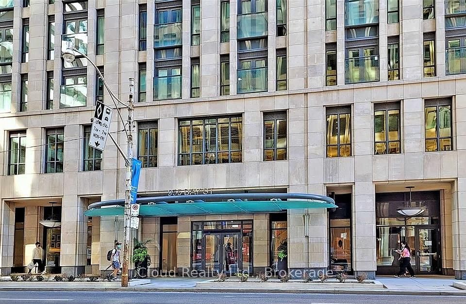 2nd image of 955 Bay St #2818