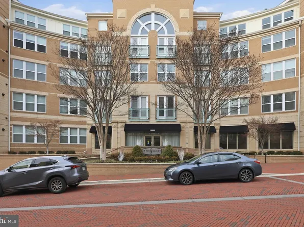 12000 Market St APT 436, Reston, VA 20190
