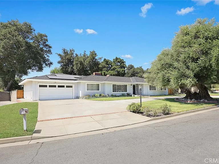 117 Catherine Park Dr — Photo 1