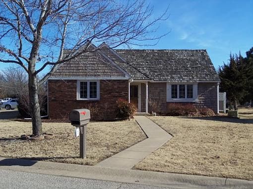 1st image of 29 W Shadybrook Dr