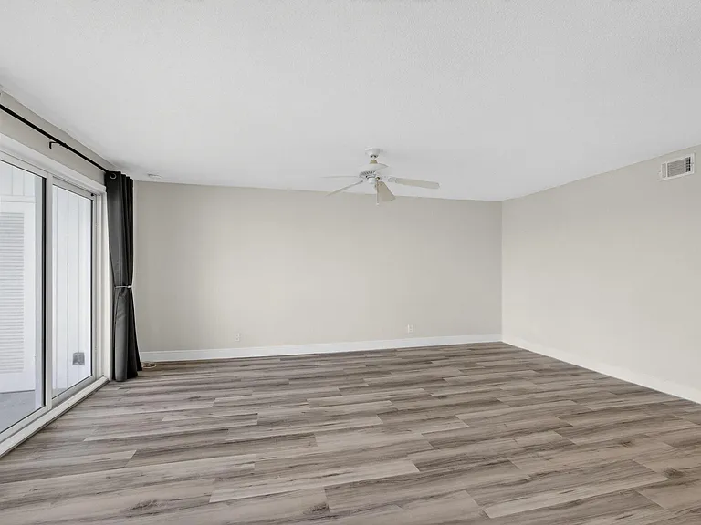 100 Shore Ct #208 — Photo 28
