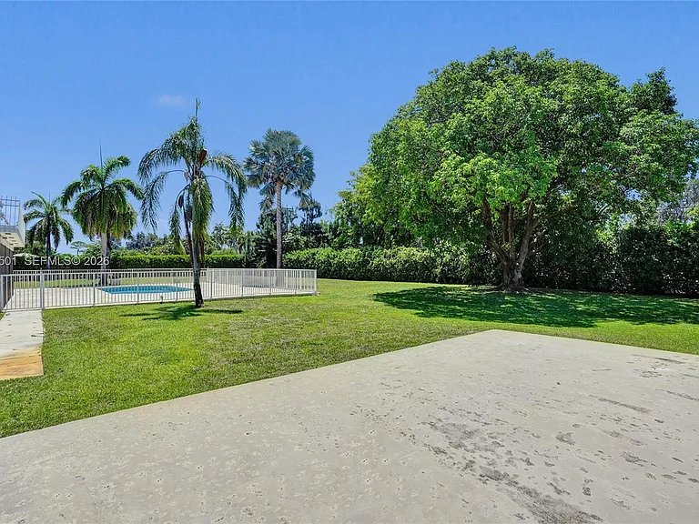 4024 Frances Dr — Photo 13