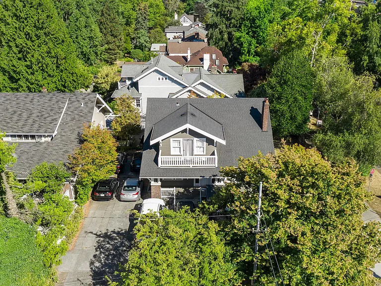 2904 Montlake Blvd E — Photo 3