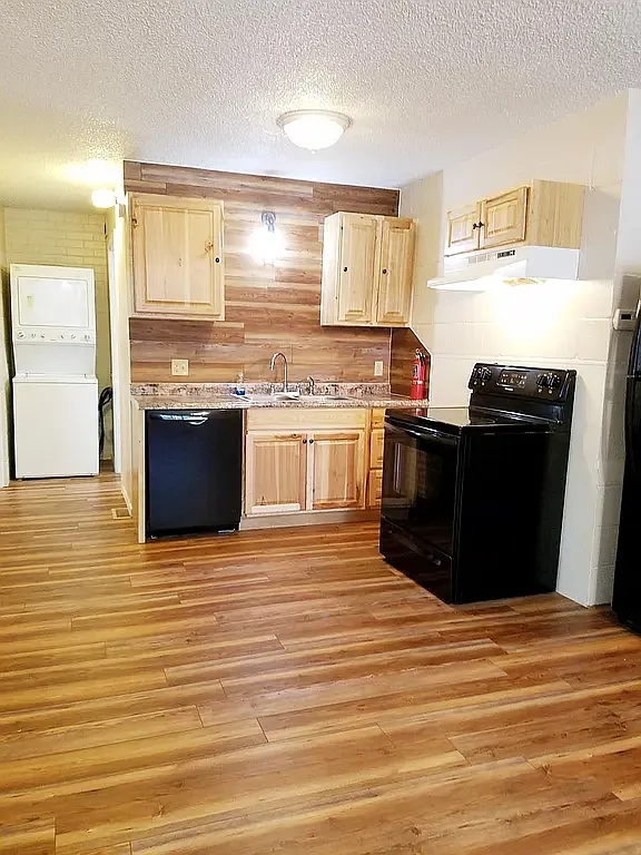 2 bed, 750 sqft, $440 — Photo 1