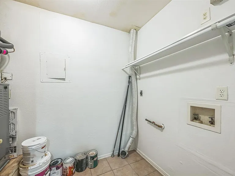 5725 Alsace Trl — Photo 13