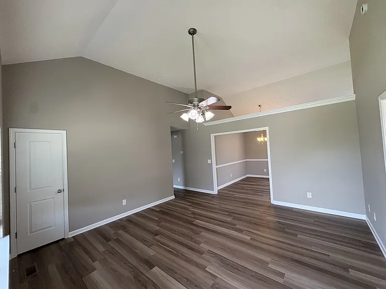 1009 Halverson Dr — Photo 9