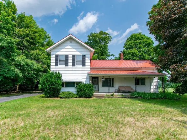 1208 W Valley Rd, Adrian, MI 49221