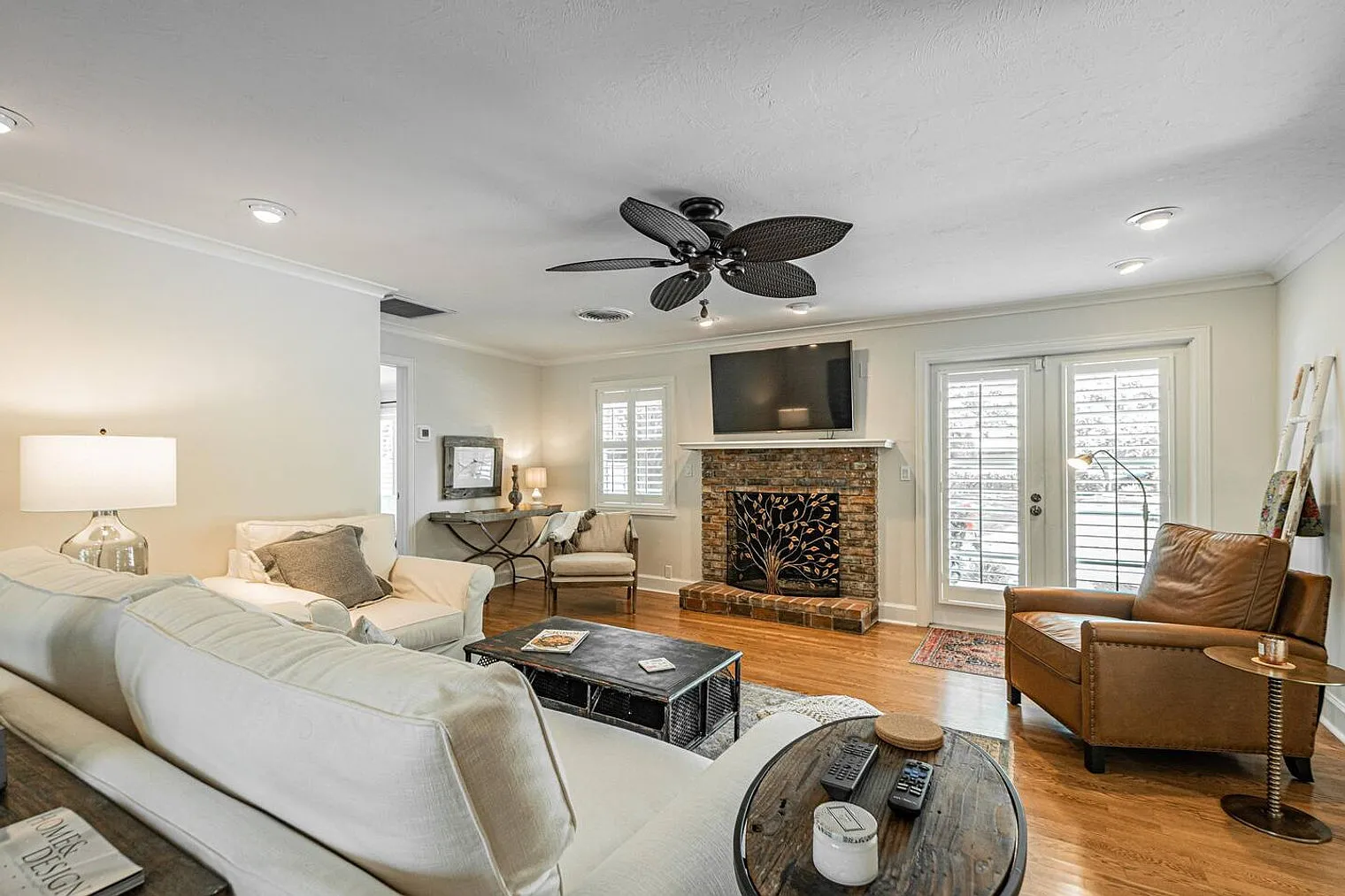 2 bed, 2.0 bath, 1614 sqft, $8,970 — Photo 2