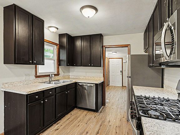 5th image of 2147 Burns Ave