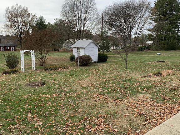 4th image of 79 Lake Court Ave