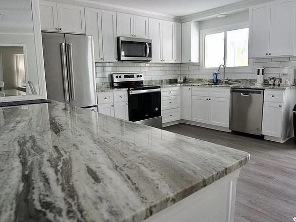 5th image of 4702 S Ocean Blvd.