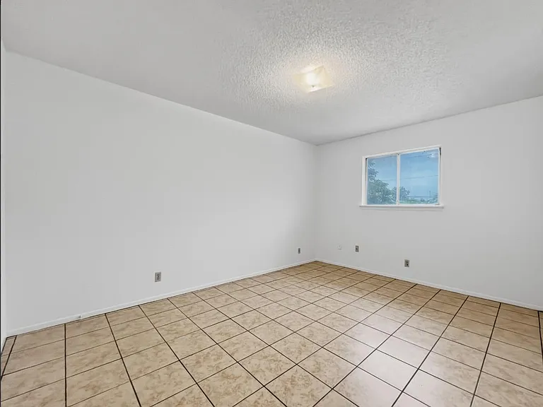 3427 Willowrun Dr #D — Photo 10