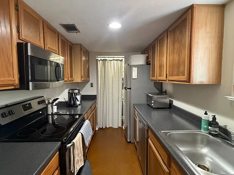 Large Studio Condo Downtown Walking Distance to the Florida State Capitol — Photo 23