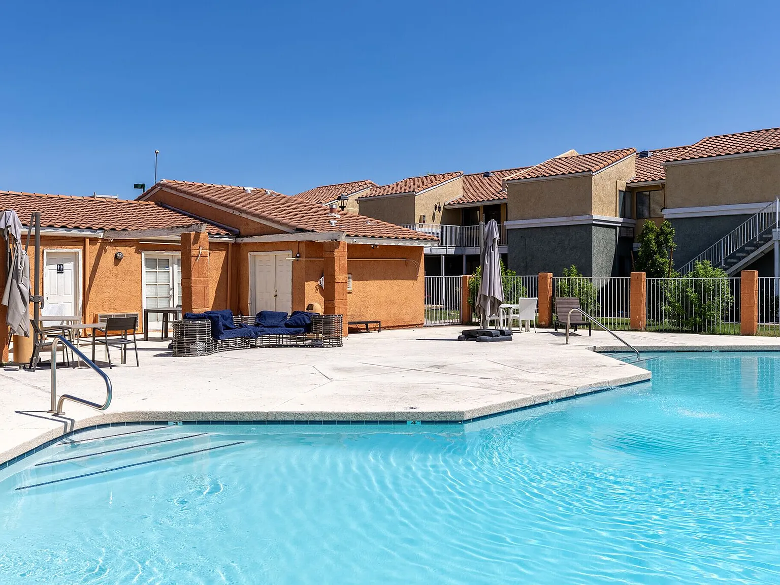 Fountain Oaks Apartments — Photo 2