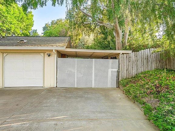 4th image of 3156 Brearcliffe Dr